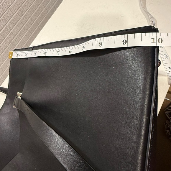 Guess Black Structured Tote Bag - Picture 7 of 7